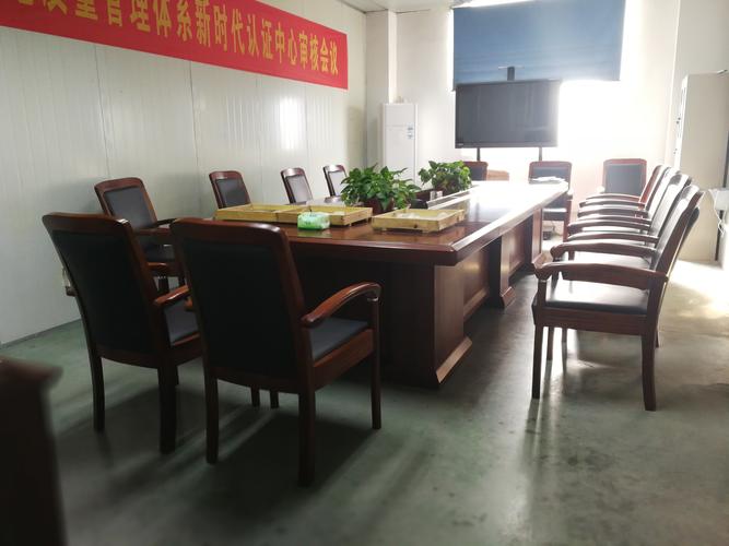 公司经营范围包括:光学仪器,镜头,光学镜片,水晶工艺品加工制造销售